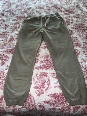 Vuori Women’s Green Laguna Lounge Jogger Pants 2.0